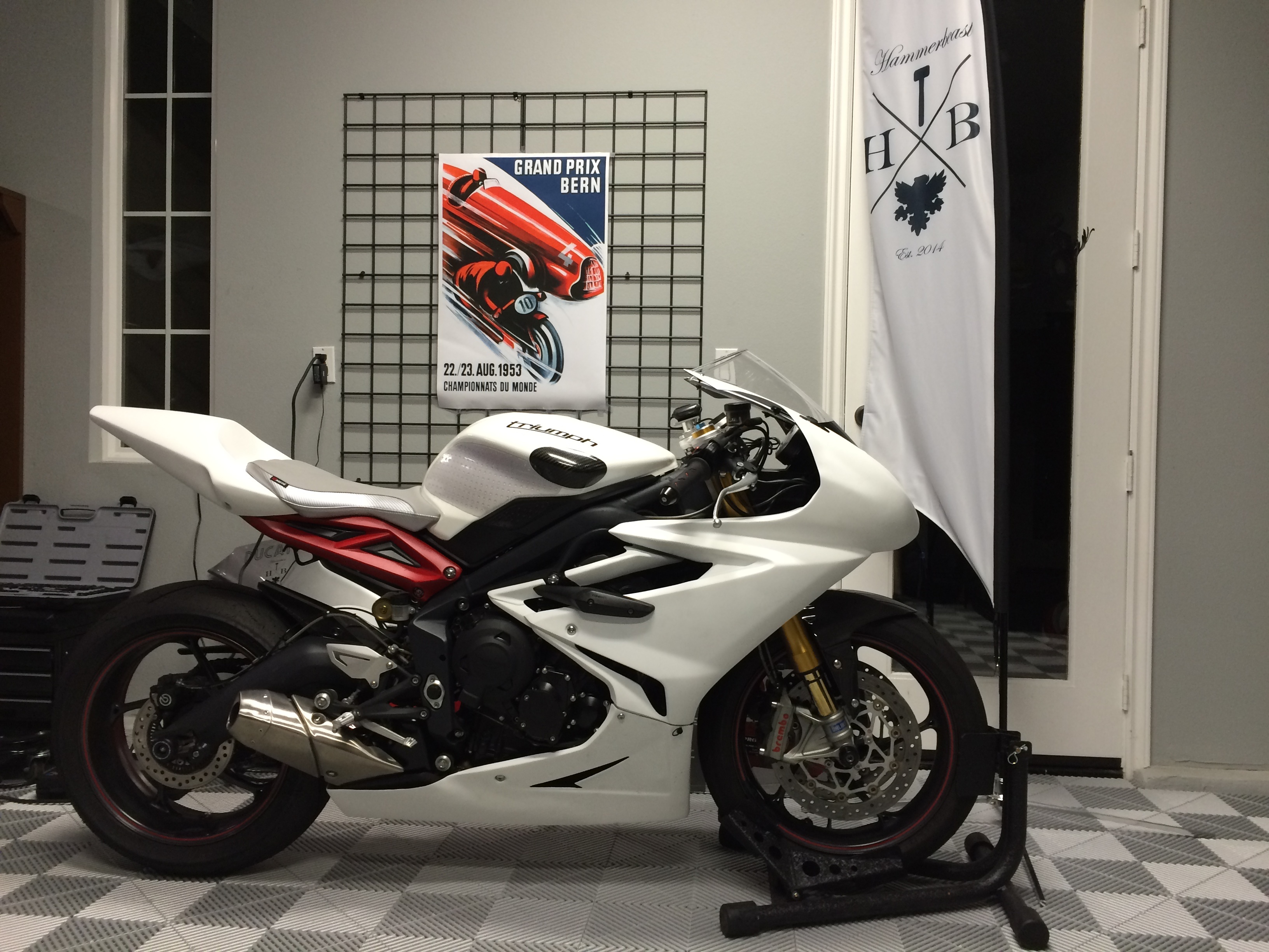 Triumph 675R Cafe Racer photo 48